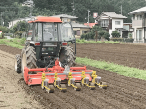 そば畑の耕起